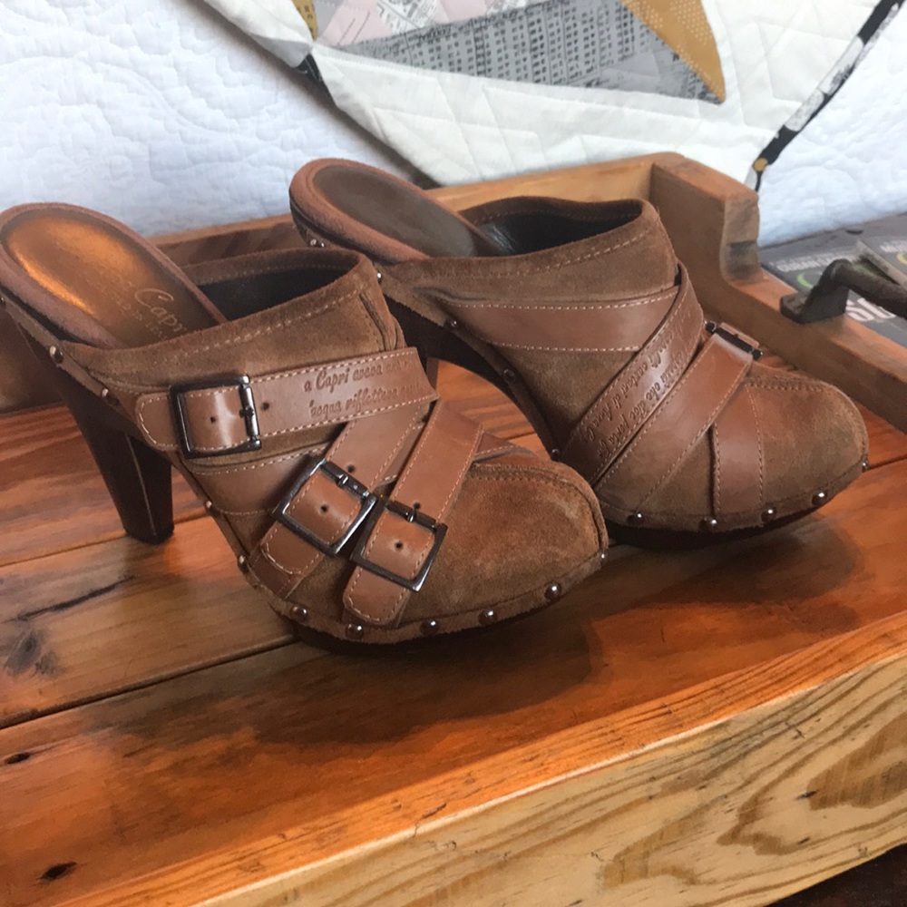 Anna Capri heeled booties. Slip on. Size 8. Brown suede